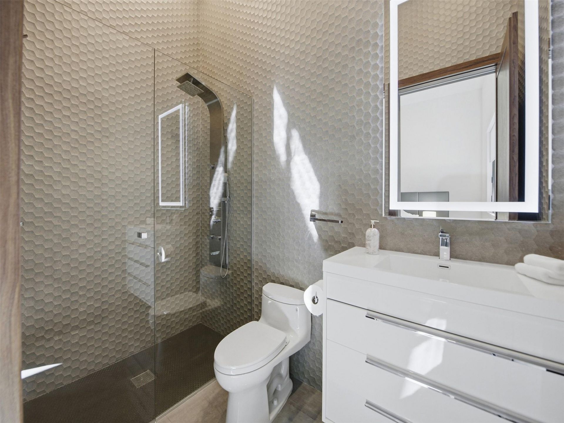 2213 NE 37th Drive, Fort Lauderdale, FL 33308 Photo