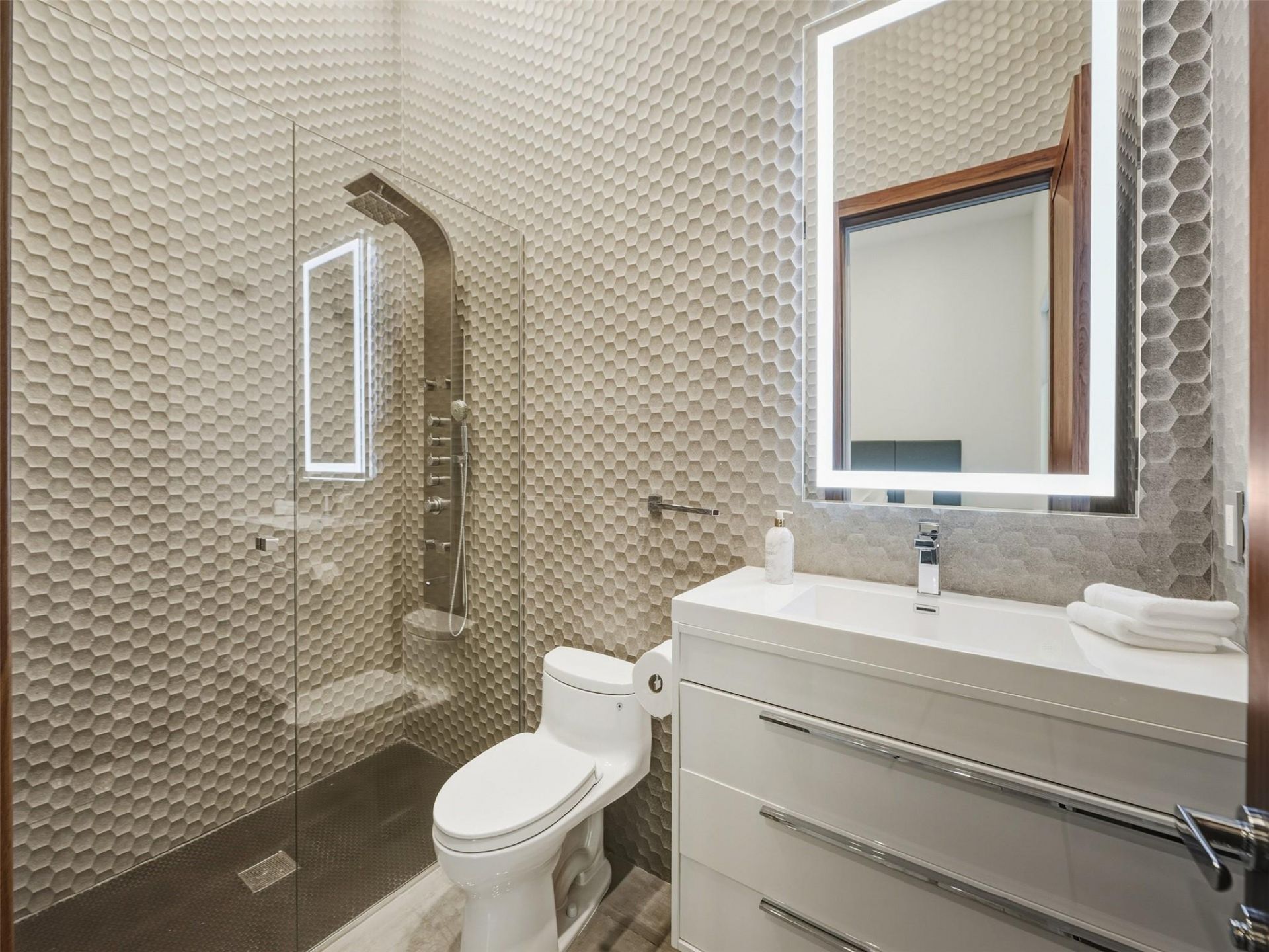 2213 NE 37th Drive, Fort Lauderdale, FL 33308 Photo