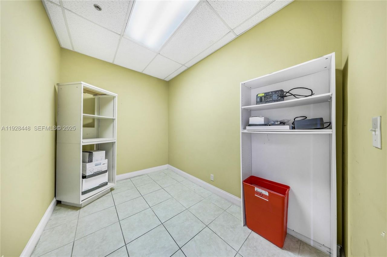 12890 Biscayne Blvd, North Miami, FL 33181 Photo