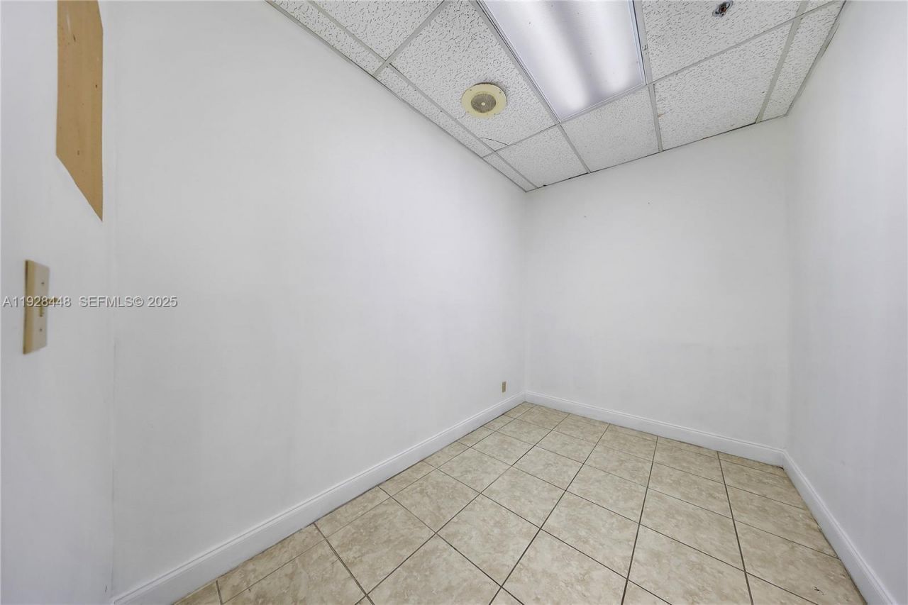 12890 Biscayne Blvd, North Miami, FL 33181 Photo