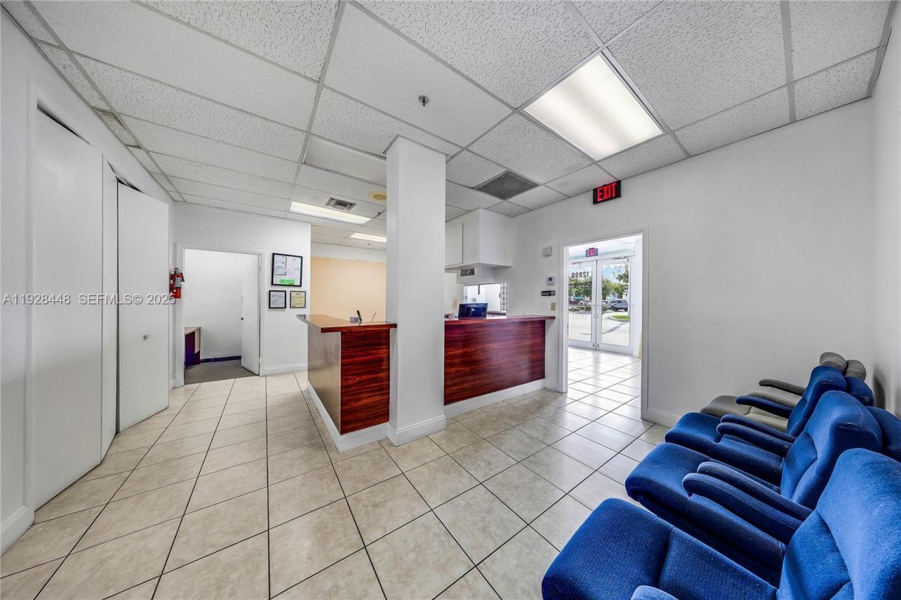 12890 Biscayne Blvd, North Miami, FL 33181 Photo