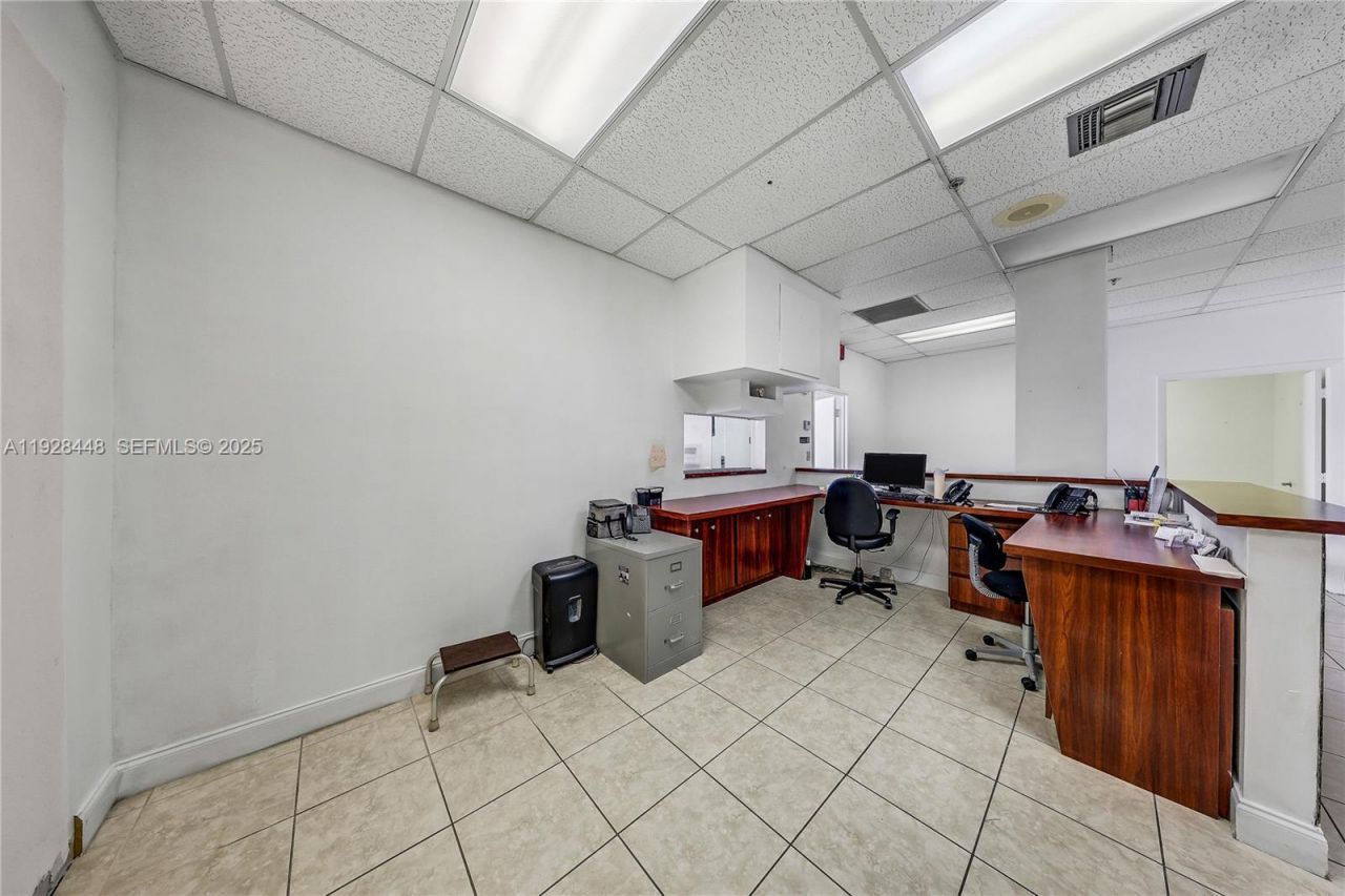 12890 Biscayne Blvd, North Miami, FL 33181 Photo