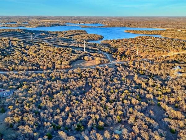 1943 Lakeridge, Sunset, TX 76270