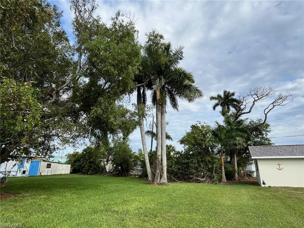 10458 Trotwood Ave, Saint James City, FL 33956 Photo