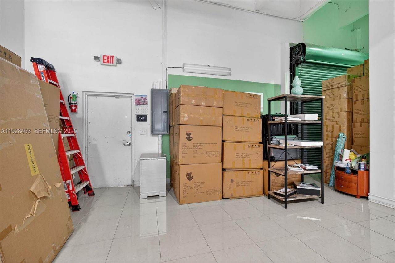 Furniture Store For Sale In The Tamiami Area, Miami, FL 33184 Photo