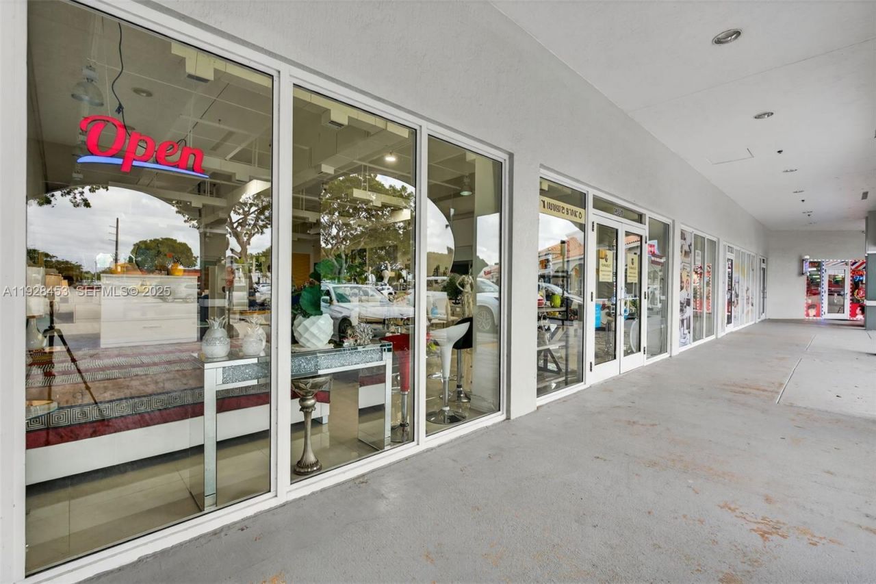 Furniture Store For Sale In The Tamiami Area, Miami, FL 33184 Photo