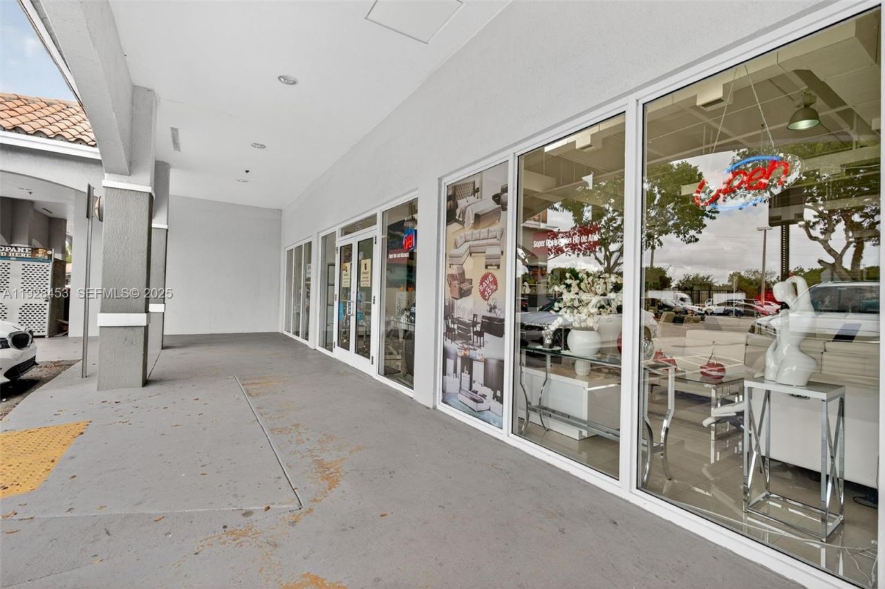Furniture Store For Sale In The Tamiami Area, Miami, FL 33184 Photo