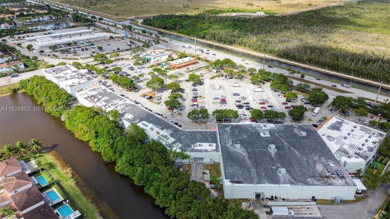 Furniture Store For Sale In The Tamiami Area, Miami, FL 33184 Photo