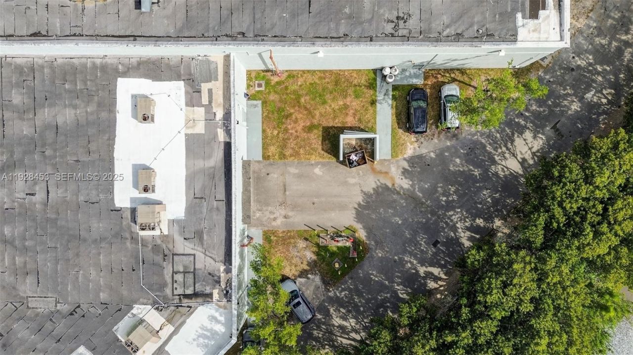 Furniture Store For Sale In The Tamiami Area, Miami, FL 33184 Photo