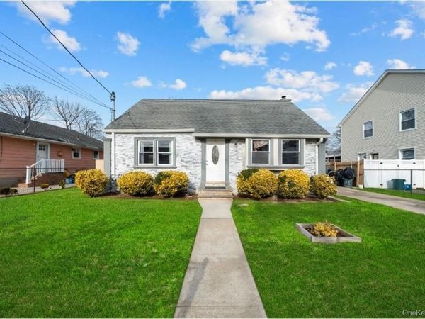 225 Windsor Parkway, Hempstead, NY 11550