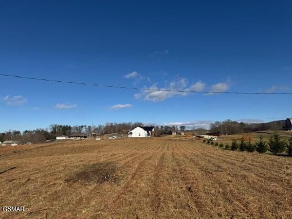 162 County Line Road, Dandridge, TN 37725