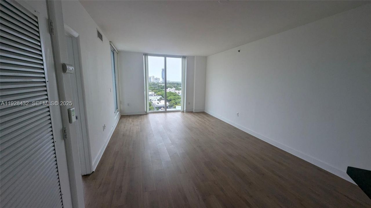 1401 SW 22nd St, Unit 1405, Miami, FL 33145 Photo