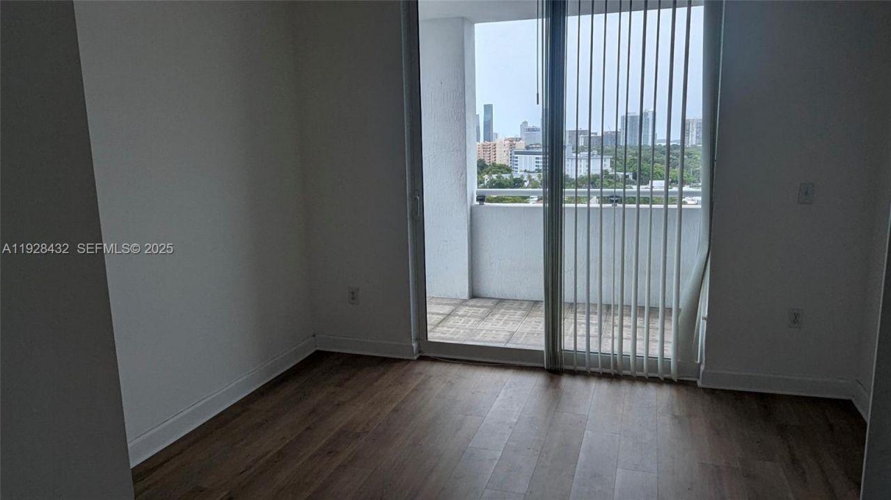 1401 SW 22nd St, Unit 1405, Miami, FL 33145 Photo