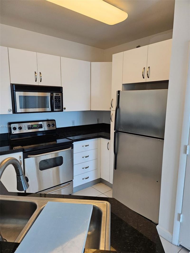 1401 SW 22nd St, Unit 1405, Miami, FL 33145 Photo