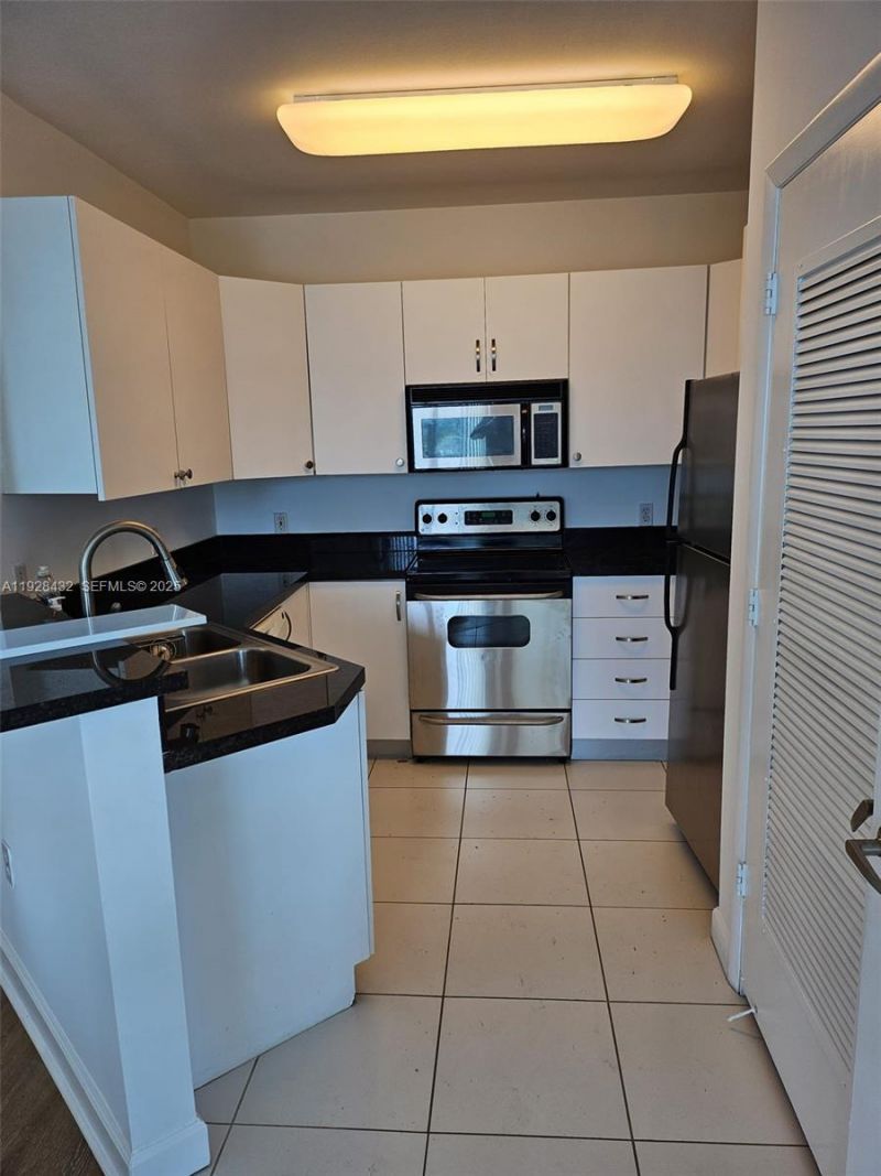 1401 SW 22nd St, Unit 1405, Miami, FL 33145 Photo