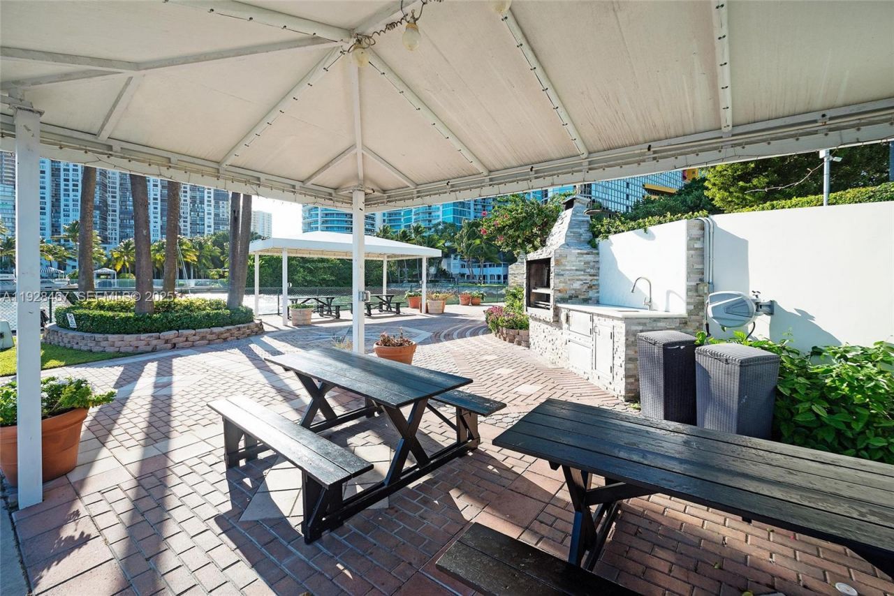 1901 Brickell Ave, Unit B905, Miami, FL 33129 Photo