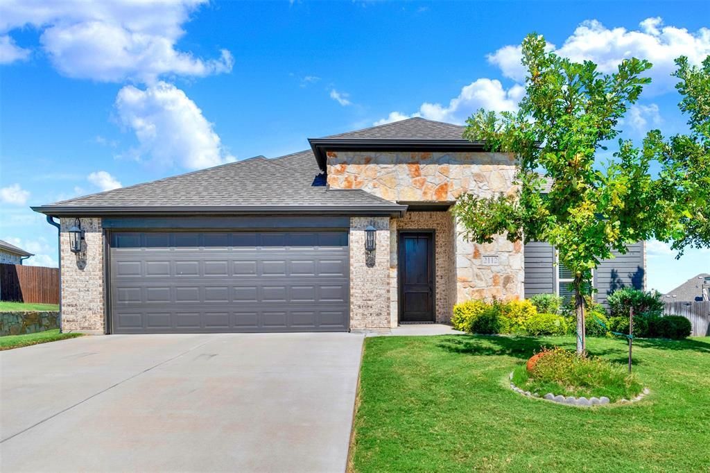 2112 Hill Crest Court, Weatherford, TX 76086 Main Photo