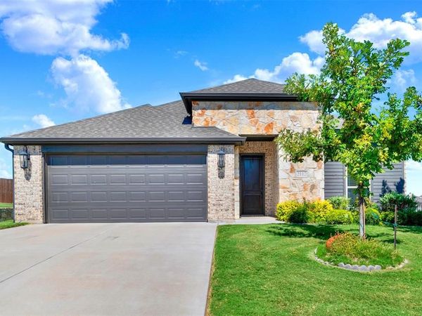2112 Hill Crest Court, Weatherford, TX 76086
