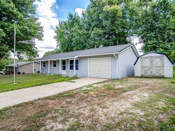 106 Lyndel, Pleasant Hill, IL 62366