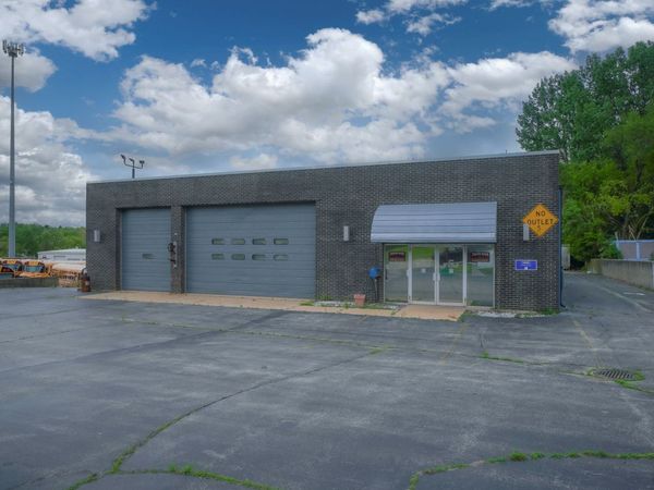 2045 W Galena Avenue, Freeport, IL 61032