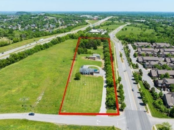 1224 Stop 30 Rd, Hendersonville, TN 37075