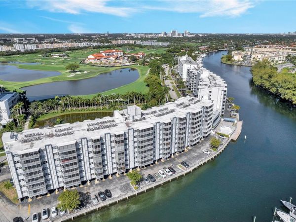 200 Diplomat Pkwy, Unit 729, Hallandale Beach, FL 33009