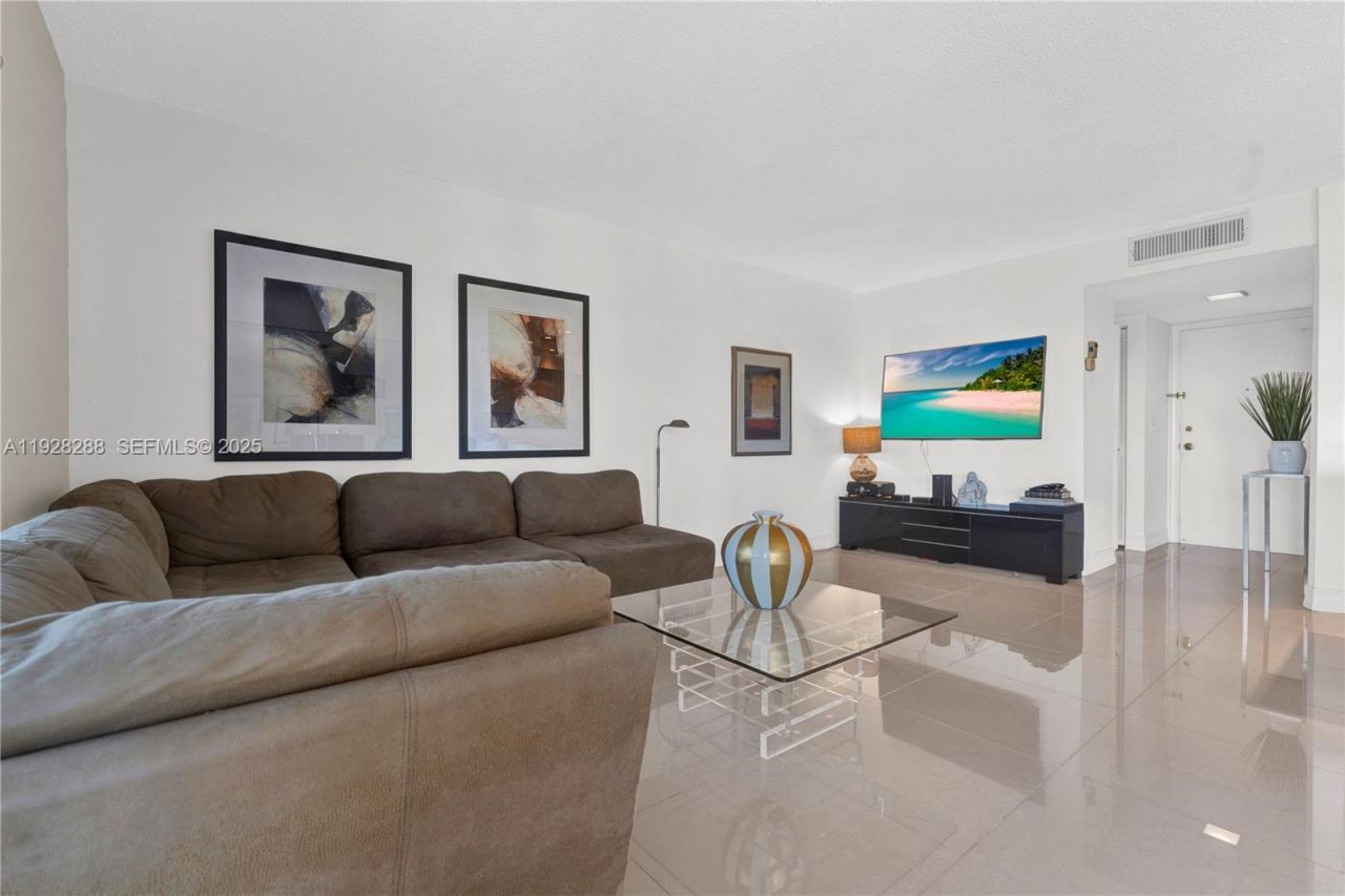 200 Diplomat Pkwy, Unit 729, Hallandale Beach, FL 33009 Photo