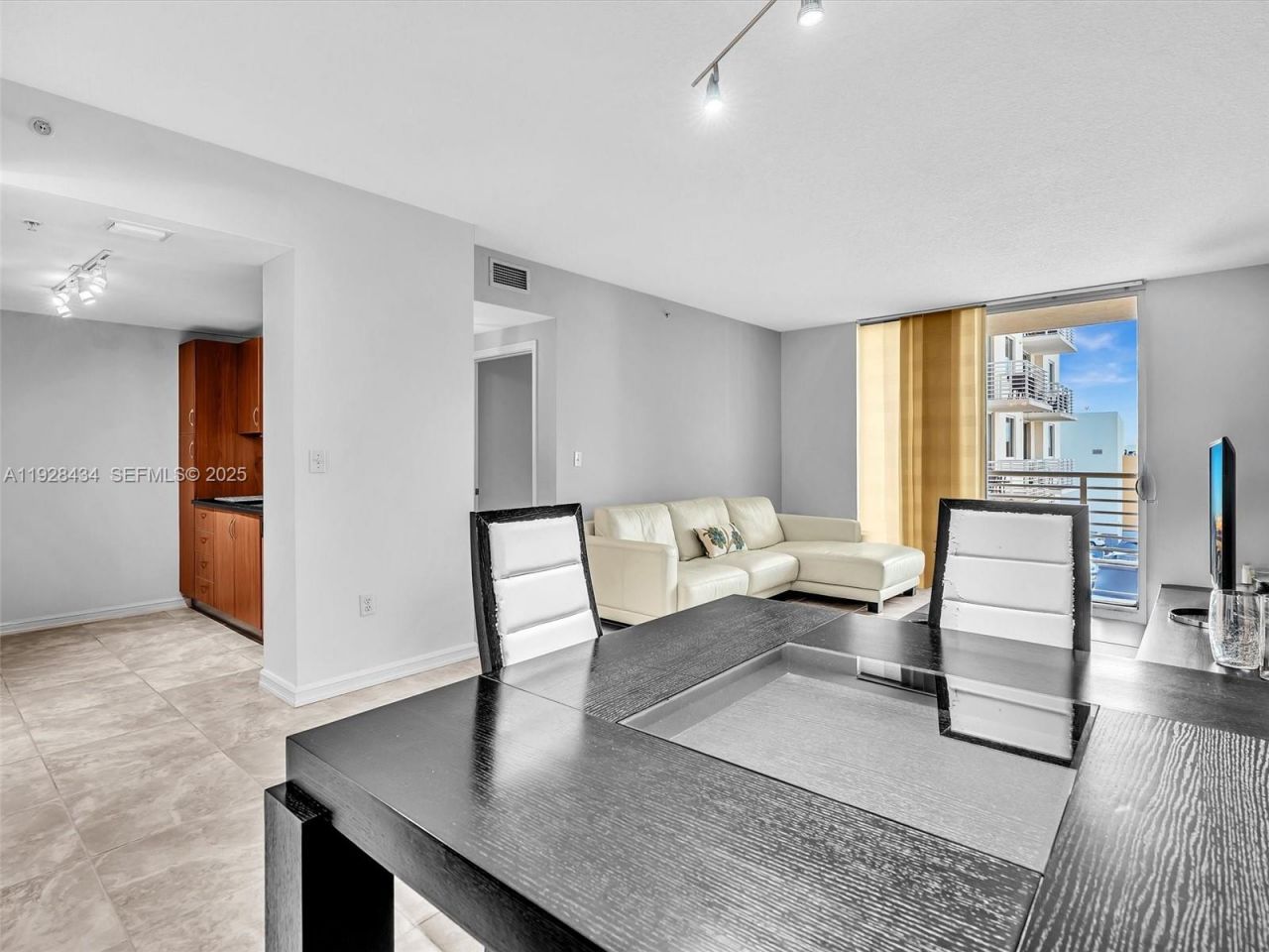 18800 NE 29th Ave, Unit 822, Aventura, FL 33180 Photo