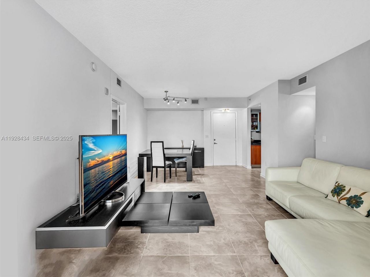 18800 NE 29th Ave, Unit 822, Aventura, FL 33180 Photo