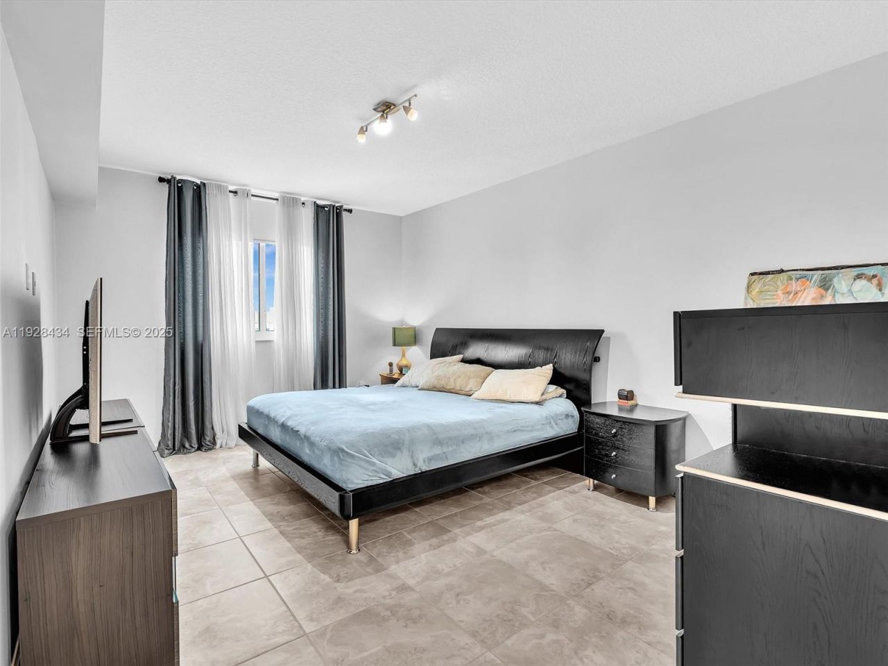 18800 NE 29th Ave, Unit 822, Aventura, FL 33180 Photo