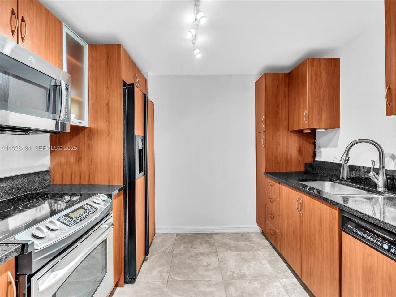 18800 NE 29th Ave, Unit 822, Aventura, FL 33180 Photo