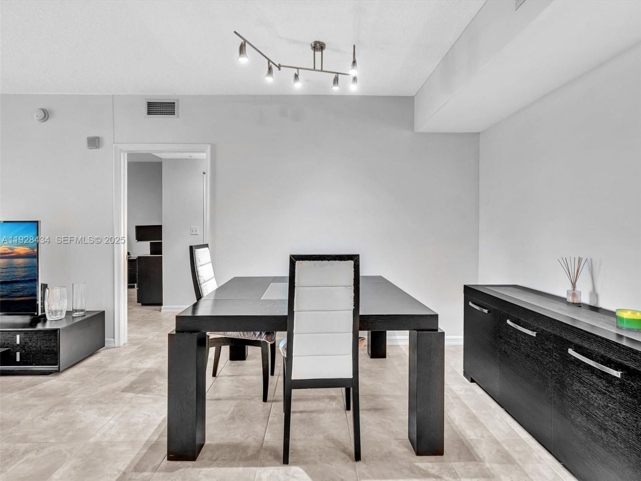 18800 NE 29th Ave, Unit 822, Aventura, FL 33180 Photo