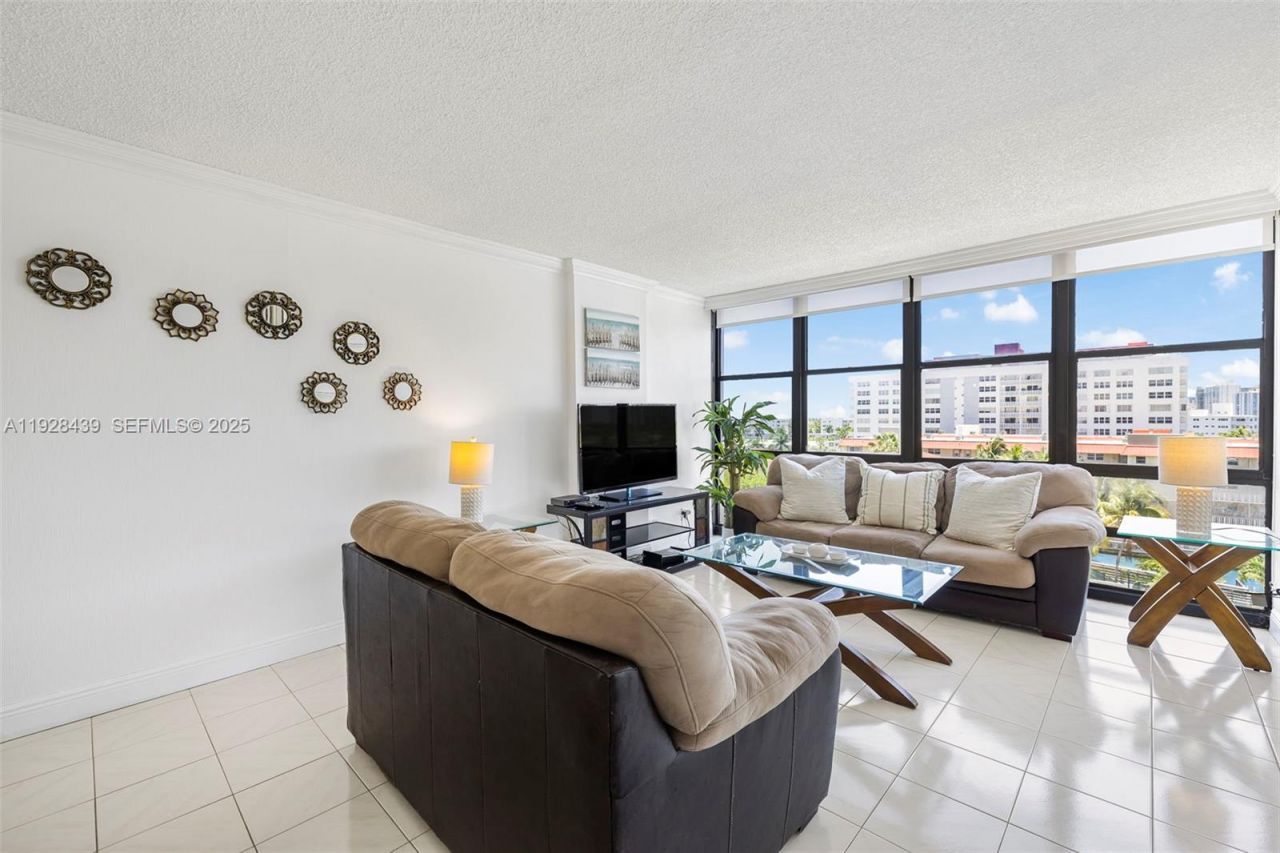 2017 S Ocean Dr, Unit 606, Hallandale Beach, FL 33009 Photo