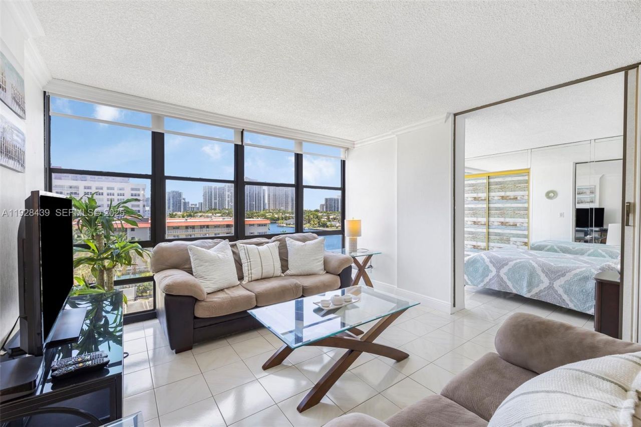 2017 S Ocean Dr, Unit 606, Hallandale Beach, FL 33009 Photo