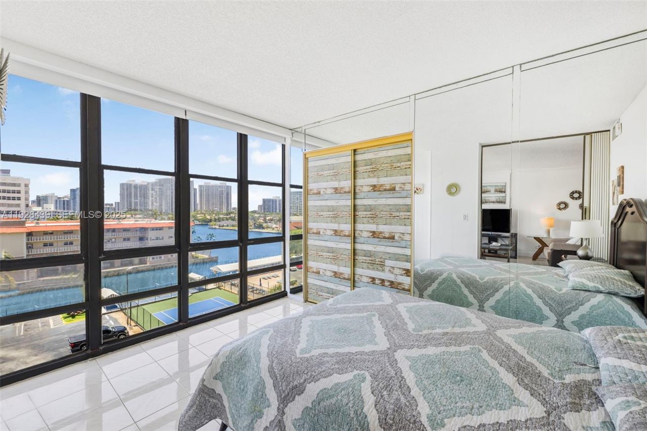 2017 S Ocean Dr, Unit 606, Hallandale Beach, FL 33009 Photo