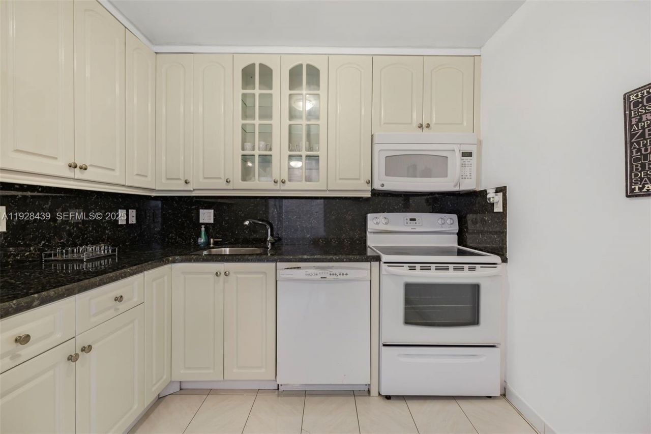 2017 S Ocean Dr, Unit 606, Hallandale Beach, FL 33009 Photo