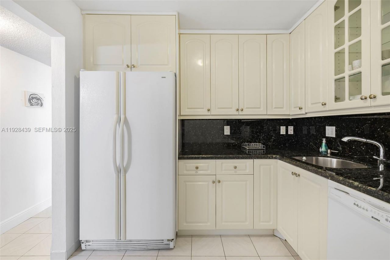 2017 S Ocean Dr, Unit 606, Hallandale Beach, FL 33009 Photo