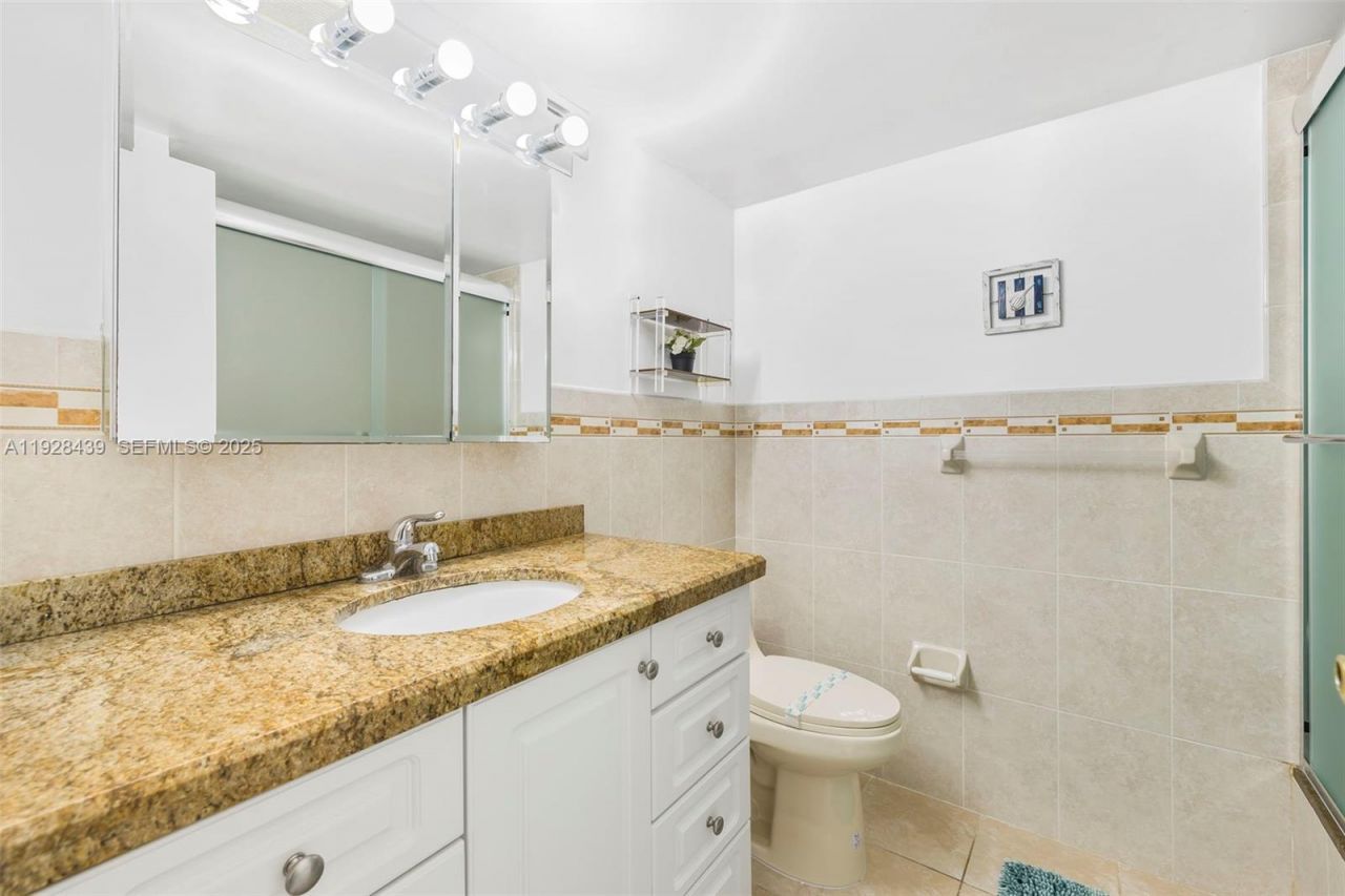 2017 S Ocean Dr, Unit 606, Hallandale Beach, FL 33009 Photo