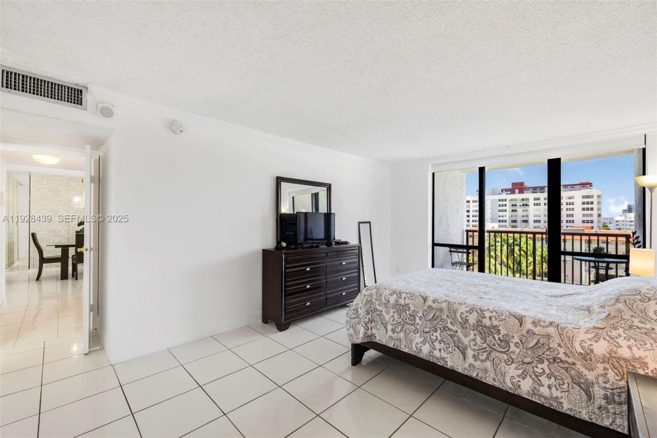 2017 S Ocean Dr, Unit 606, Hallandale Beach, FL 33009 Photo