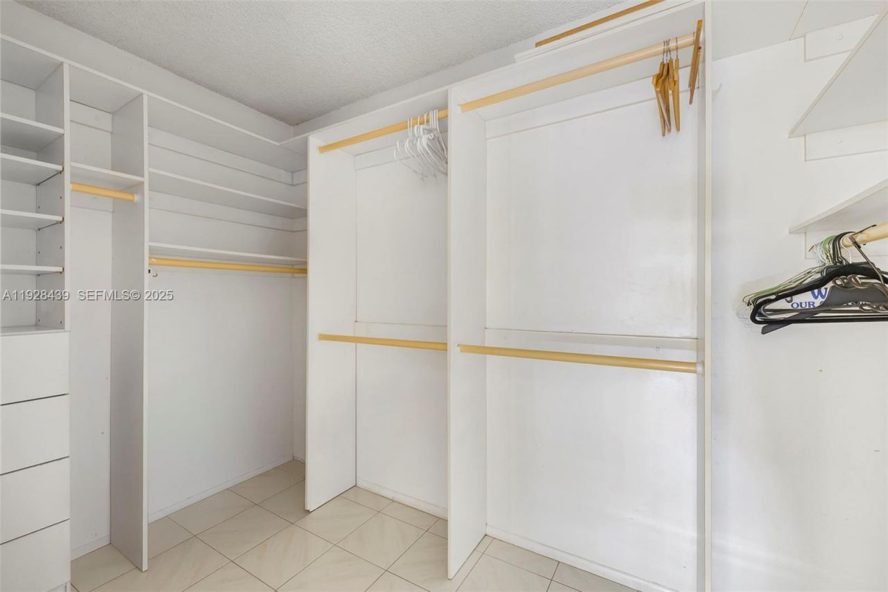 2017 S Ocean Dr, Unit 606, Hallandale Beach, FL 33009 Photo