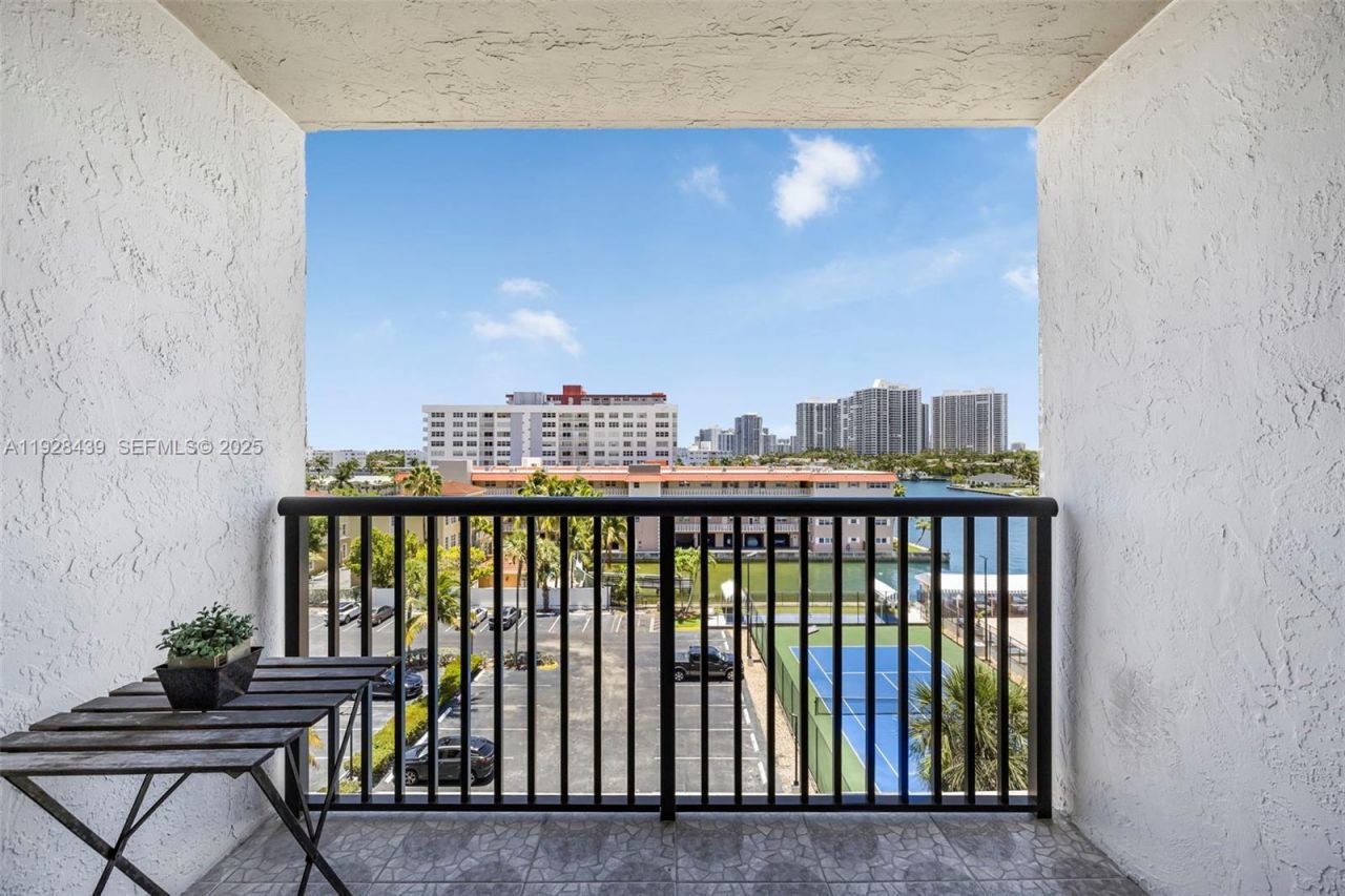 2017 S Ocean Dr, Unit 606, Hallandale Beach, FL 33009 Photo