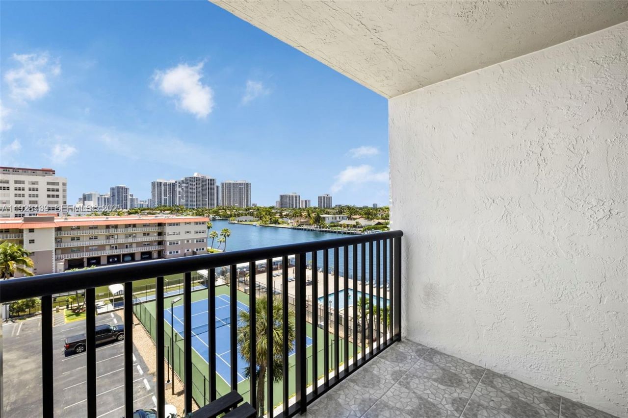 2017 S Ocean Dr, Unit 606, Hallandale Beach, FL 33009 Photo