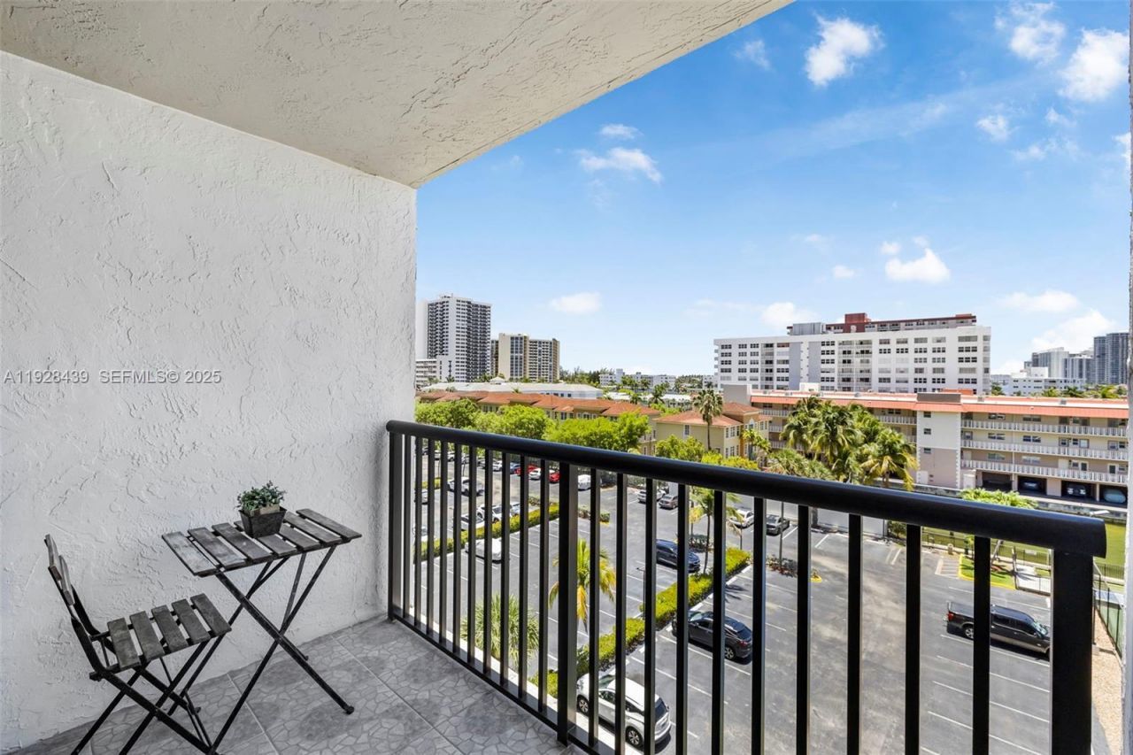 2017 S Ocean Dr, Unit 606, Hallandale Beach, FL 33009 Photo