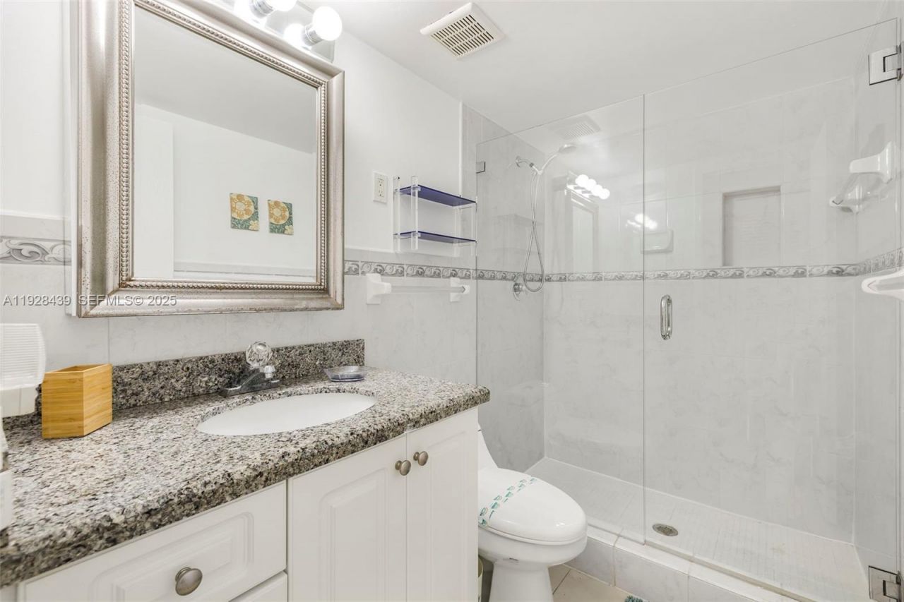 2017 S Ocean Dr, Unit 606, Hallandale Beach, FL 33009 Photo