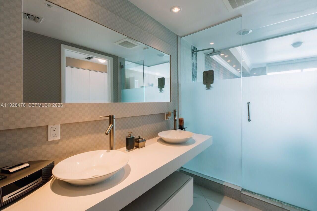 92 SW 3rd St, Unit 1512, Miami, FL 33130 Photo