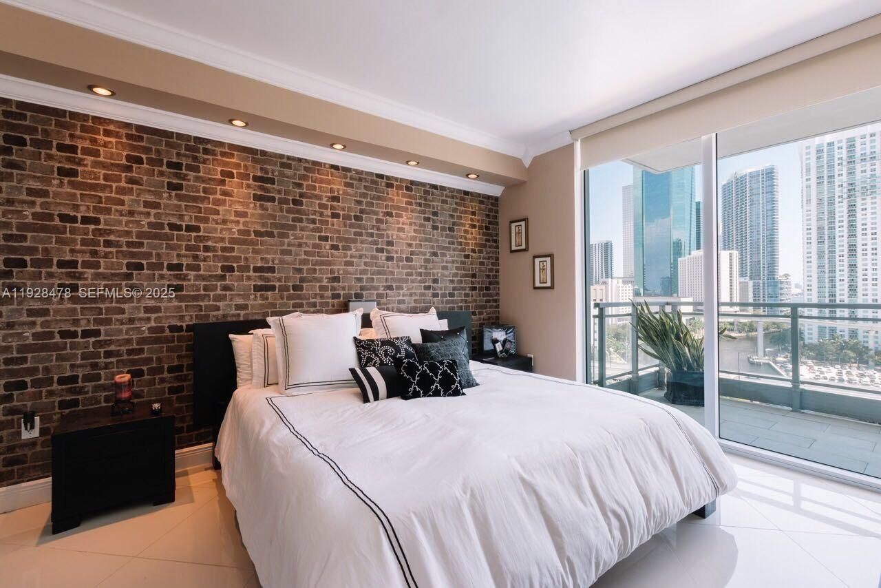 92 SW 3rd St, Unit 1512, Miami, FL 33130 Photo