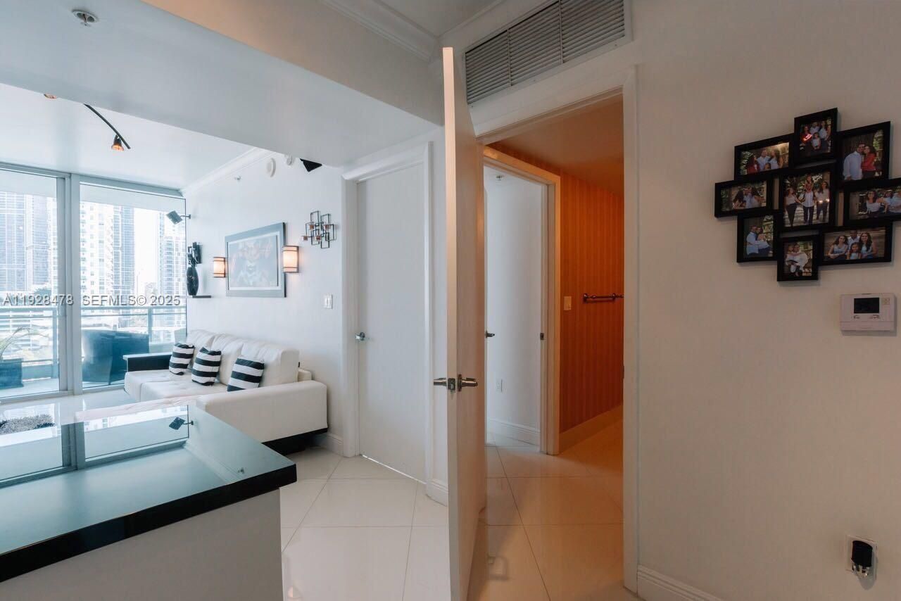 92 SW 3rd St, Unit 1512, Miami, FL 33130 Photo