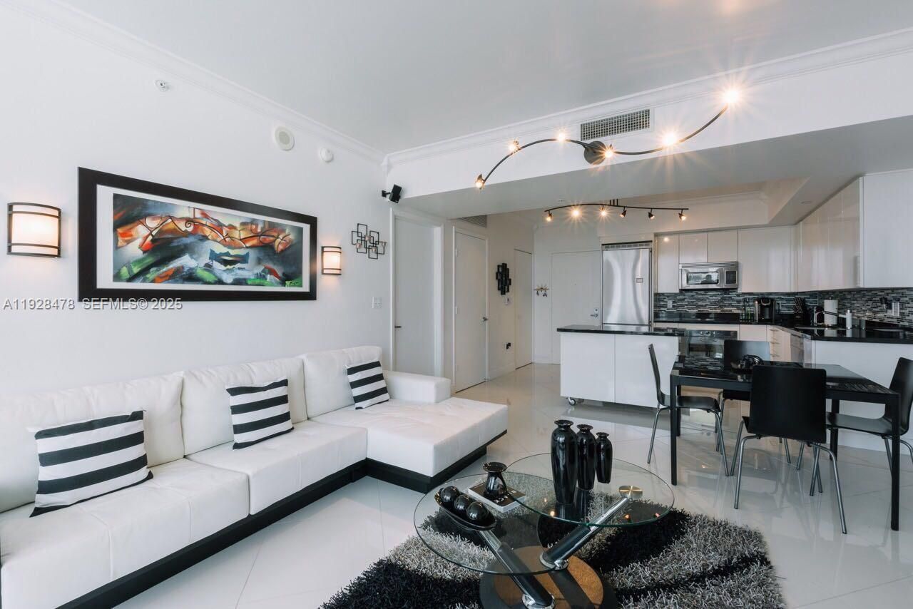 92 SW 3rd St, Unit 1512, Miami, FL 33130 Photo