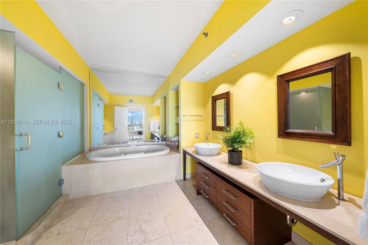 450 Alton Rd, Unit 1610, Miami Beach, FL 33139 Photo