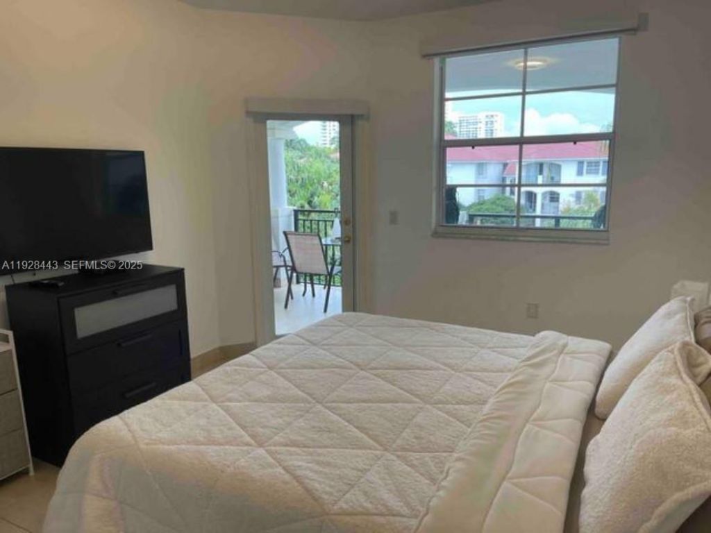 3205 NE 184th St, Unit 9302, Aventura, FL 33160 Photo